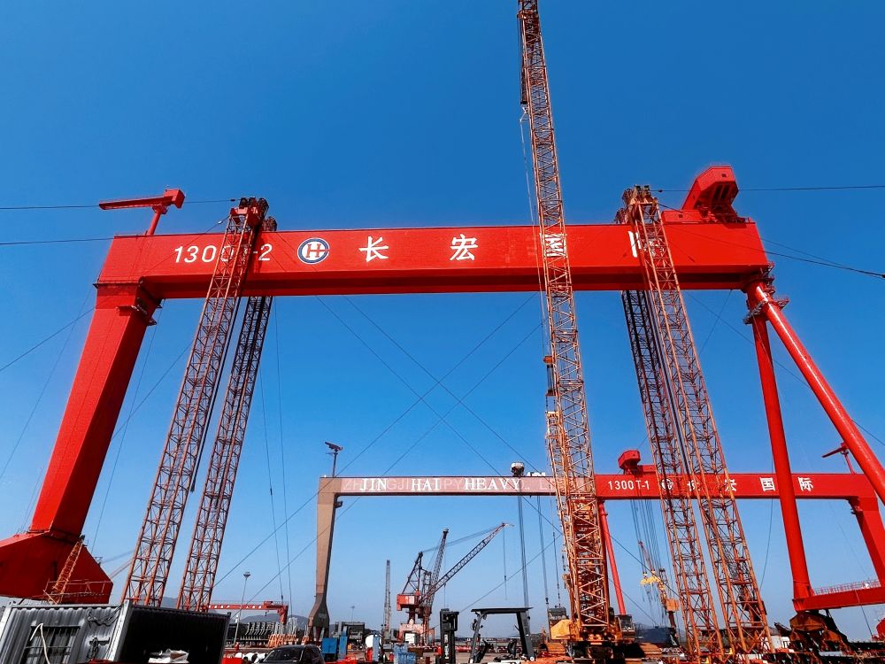 GENMA品牌顺利完成450吨及1,300吨门式起重机总装(图2)