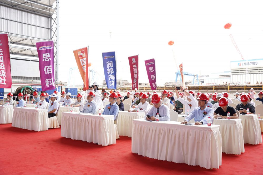 子公司dg视讯海洋SPP40平台供应船首艘船N1053船顺利吉水(图1)