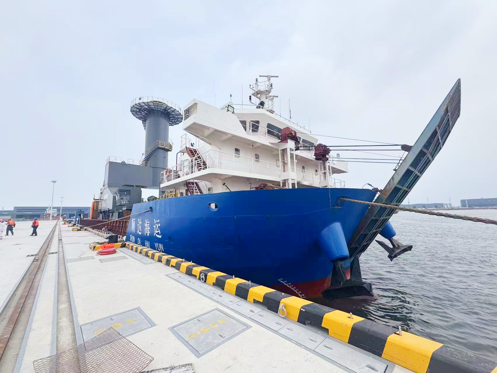 dg视讯智装码头迎来首艘船舶靠泊，GENMA通州湾制造基地发运能力实现重大突破(图2)