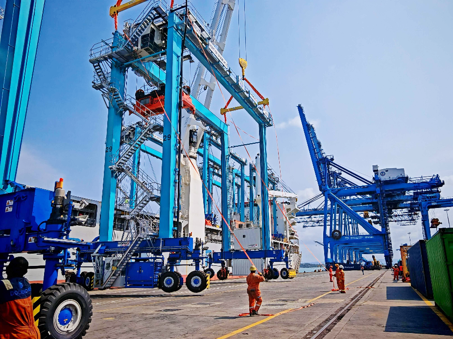 GENMA 10台45吨混动RTG交付东非客户，卓越履约能力持续赢得客户信赖(图1)